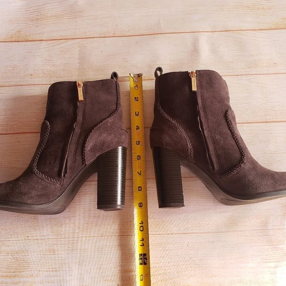 Nine West Suede Block Heel Almond Toe Ankle Boots Booties Dark Brown Size 8M